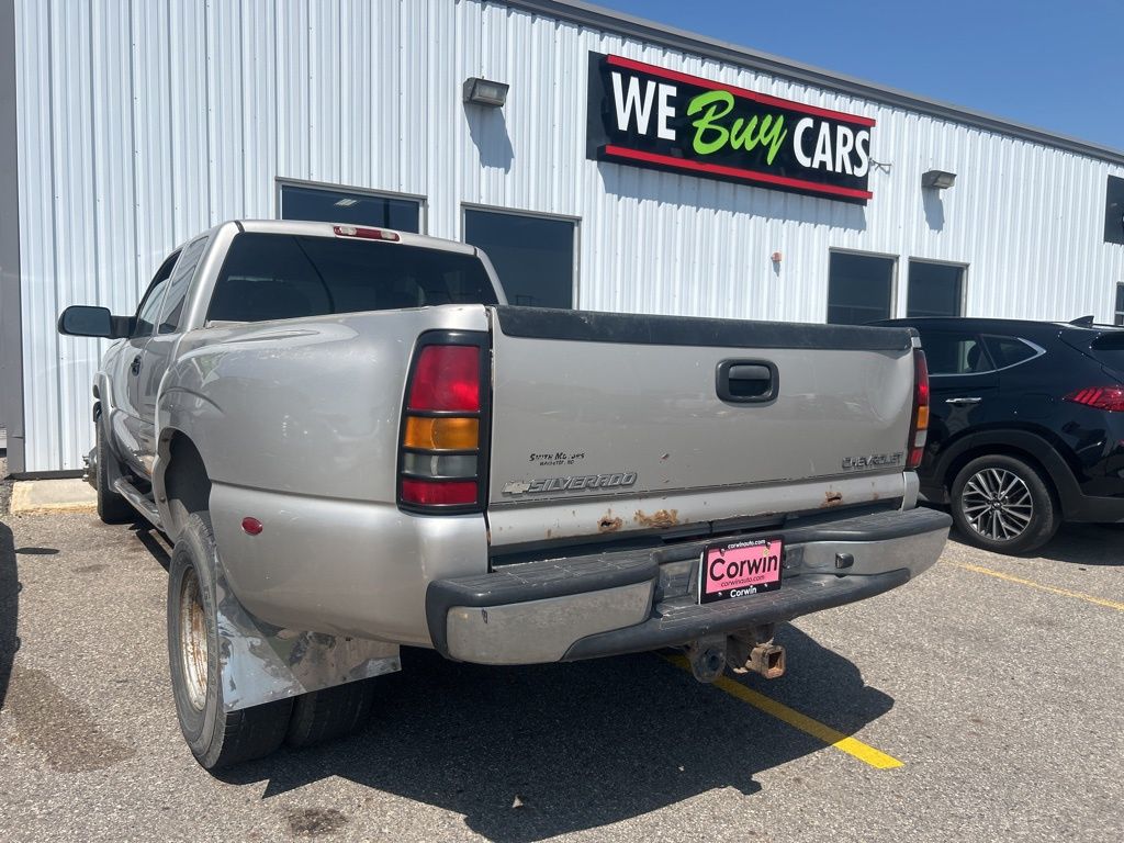 2004 Chevrolet Silverado 3500HD LT photo 2