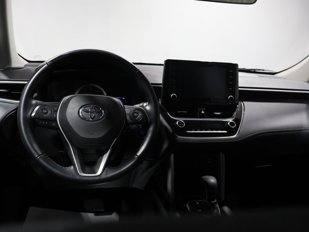 2022 Toyota Corolla Cross LE photo 3