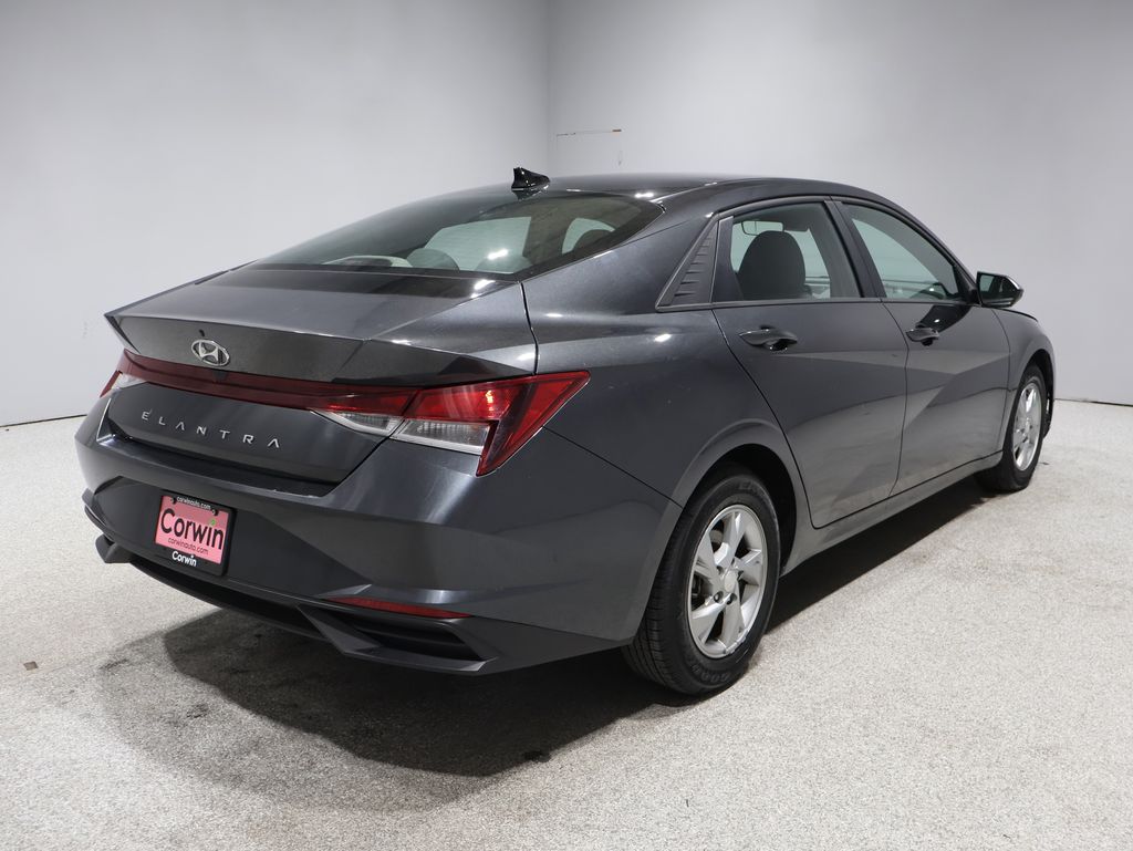 2021 Hyundai Elantra SE photo 2