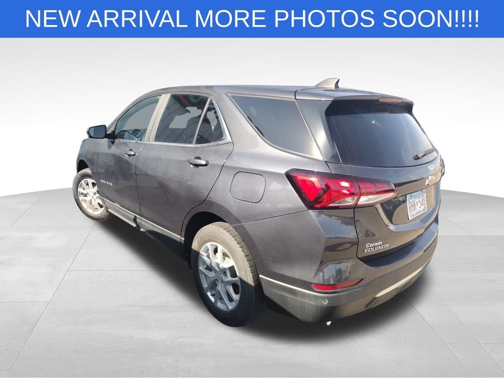 2022 Chevrolet Equinox LT photo 3