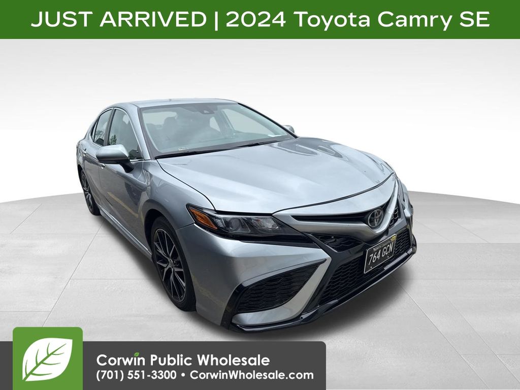 2024 Toyota Camry SE's photo