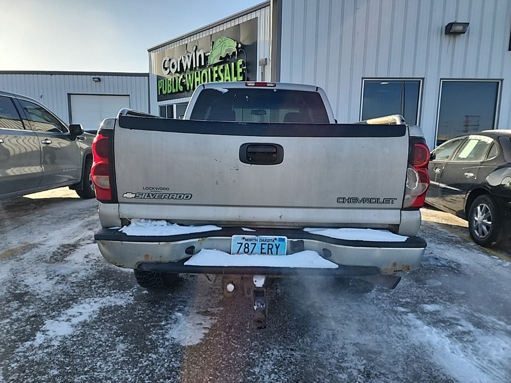2004 Chevrolet Silverado 2500HD LT photo 3
