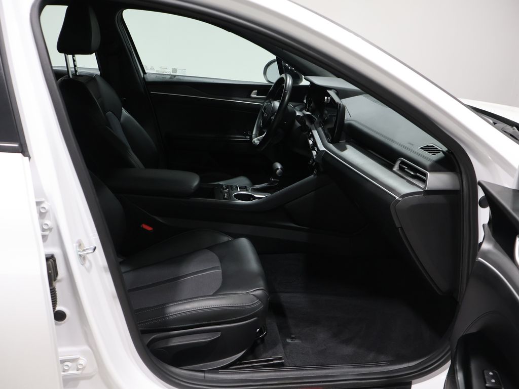 2022 Kia K5 GT-Line photo 2