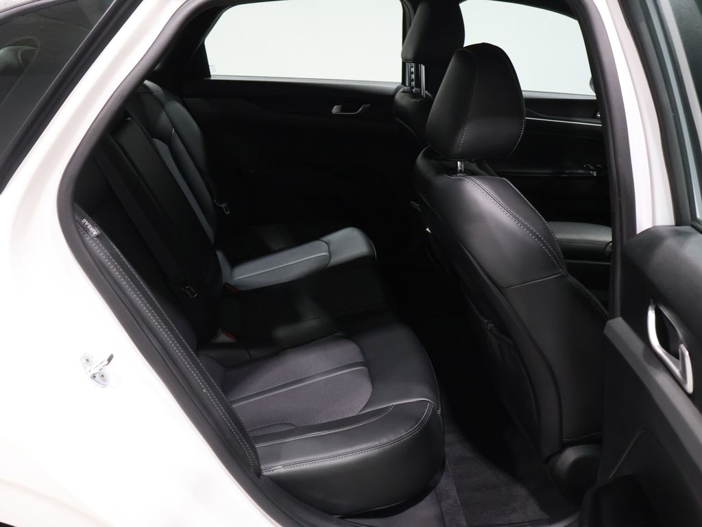 2022 Kia K5 GT-Line photo 4