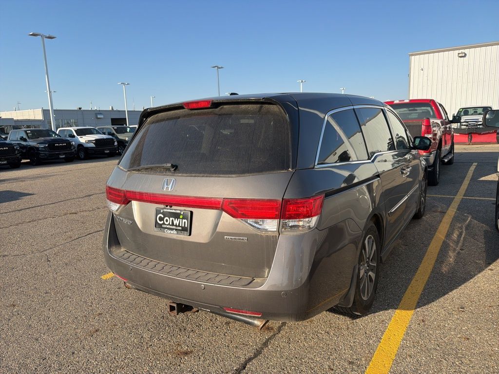 2017 Honda Odyssey Touring photo 2