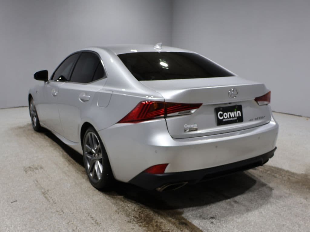 2019 Lexus IS 350 photo 4