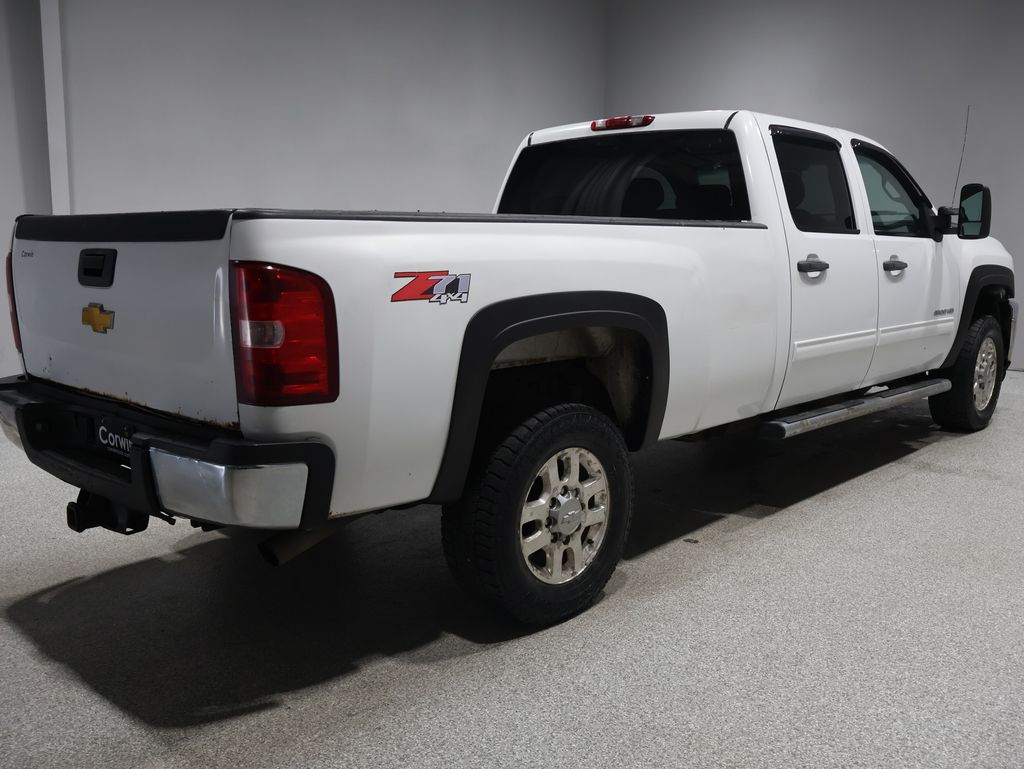 2013 Chevrolet Silverado 3500HD LT photo 2