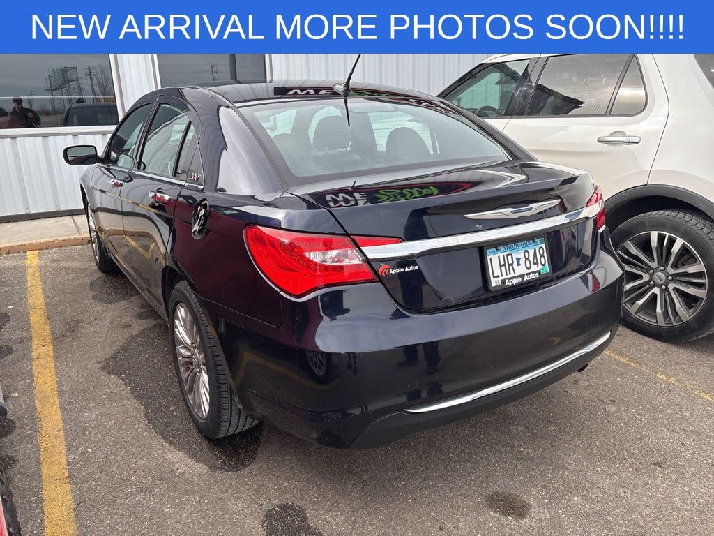2012 Chrysler 200 Limited photo 2