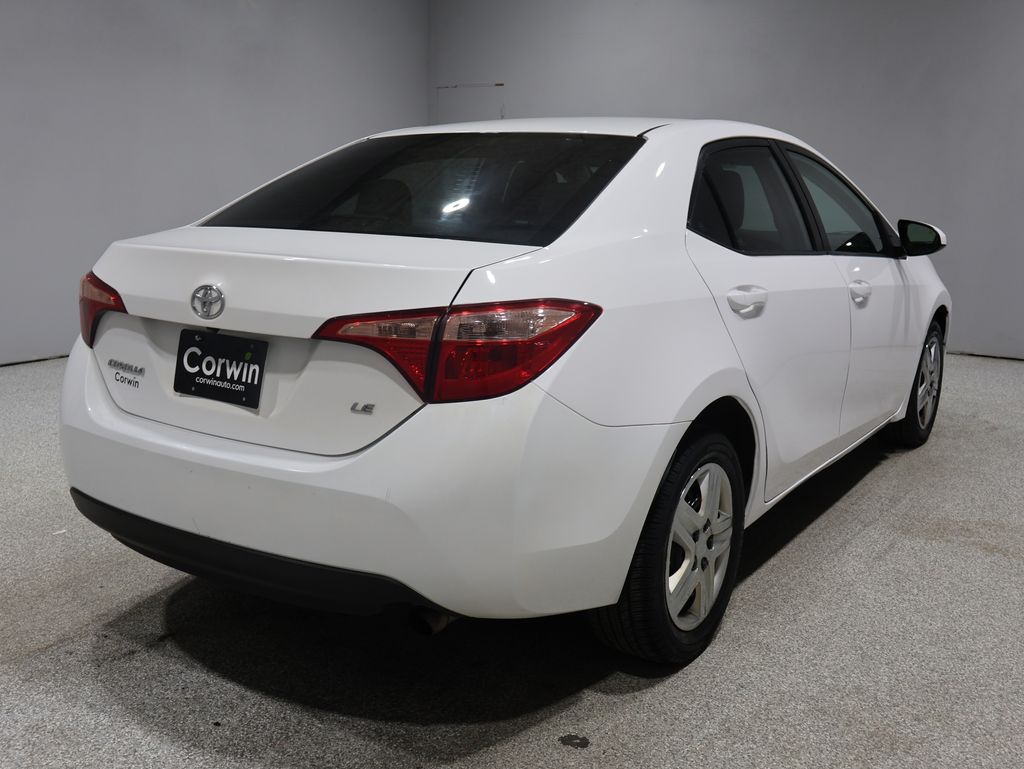 2019 Toyota Corolla L photo 2