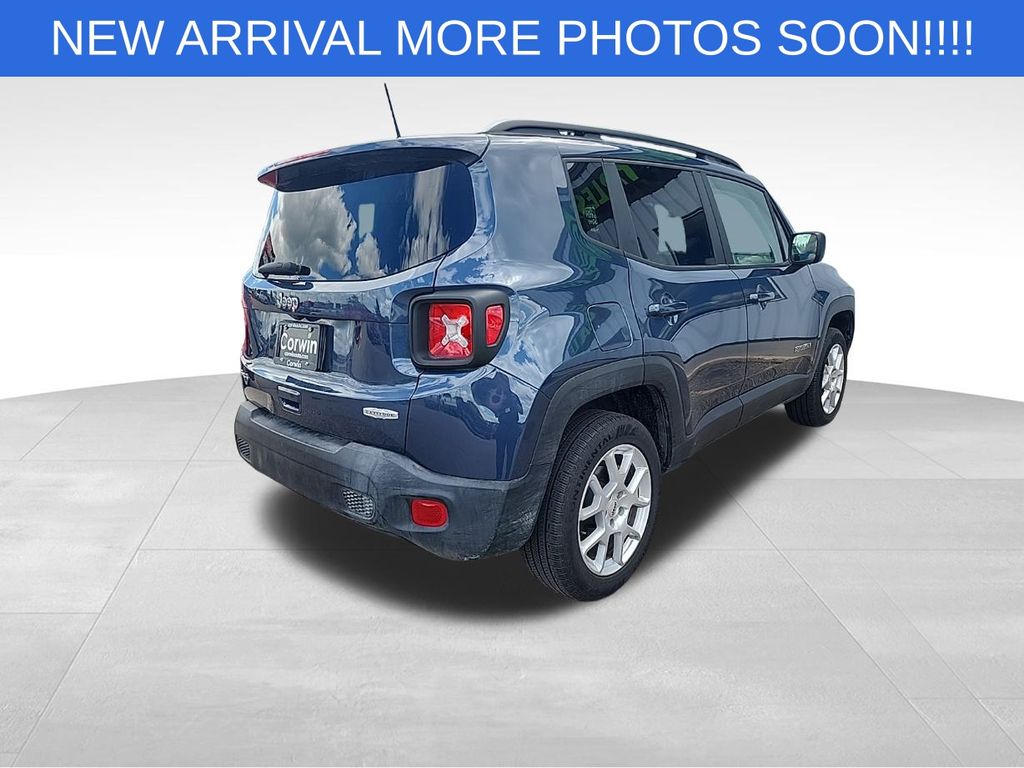 2022 Jeep Renegade Latitude photo 3