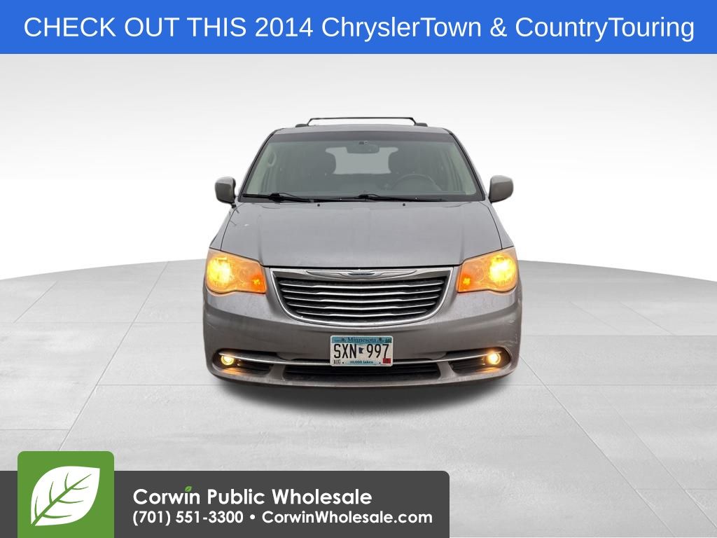 2014 Chrysler Town & Country Touring's photo