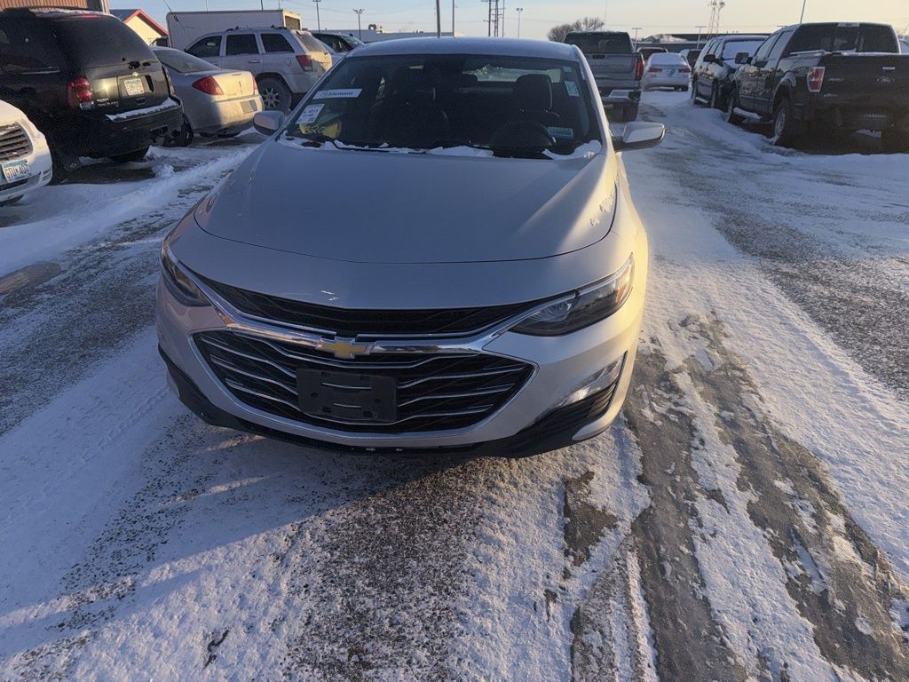 2022 Chevrolet Malibu 1LT photo 2