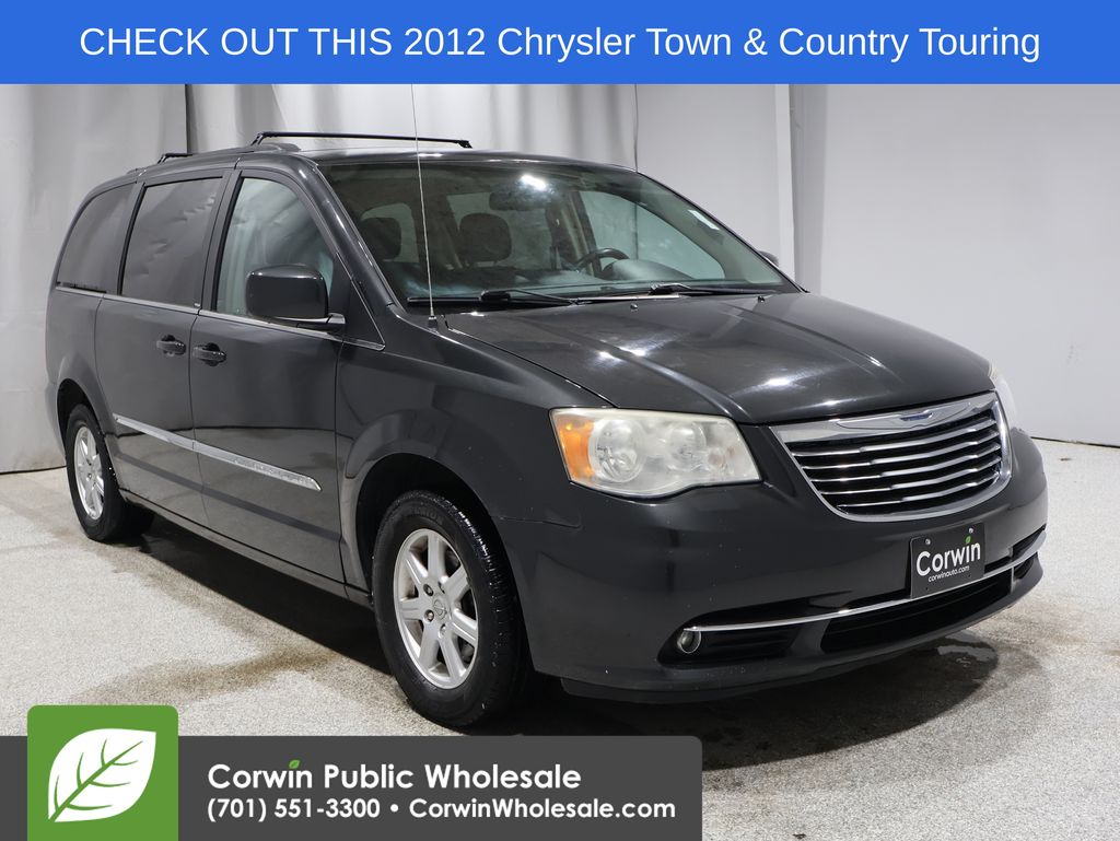 2012 Chrysler Town & Country Touring's photo