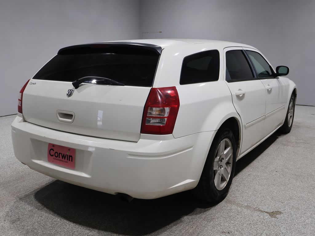 2007 Dodge Magnum SXT photo 2