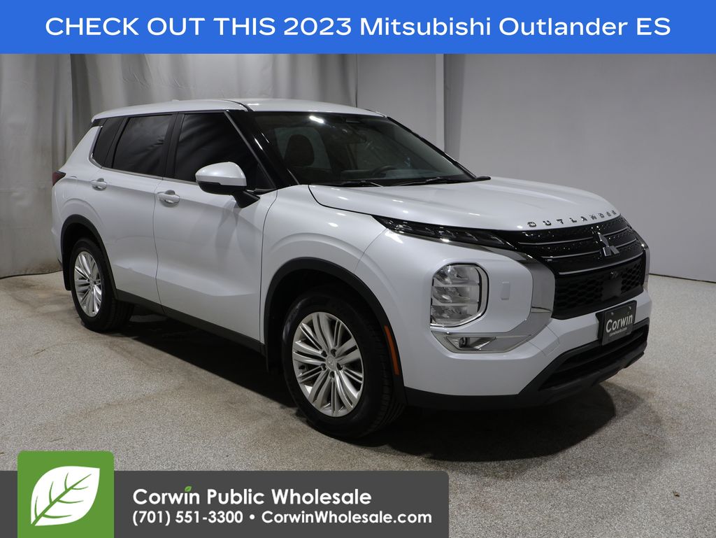 2023 Mitsubishi Outlander ES S-AWC's photo
