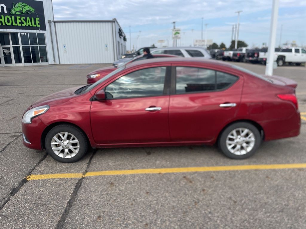 2018 Nissan Versa 1.6 SV photo 4