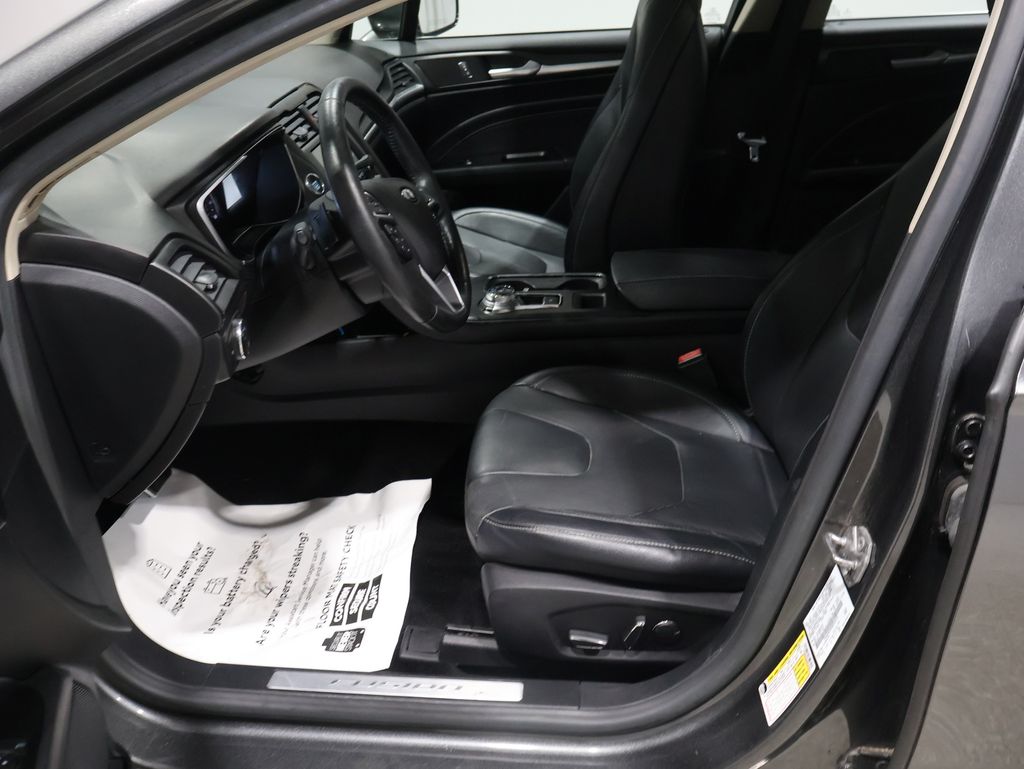 2017 Ford Fusion Titanium photo 2