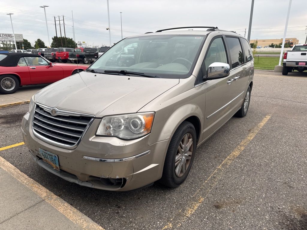 2008 Chrysler Town & Country Limited photo 3