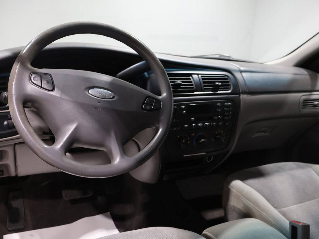 2000 Ford Taurus SE photo 3