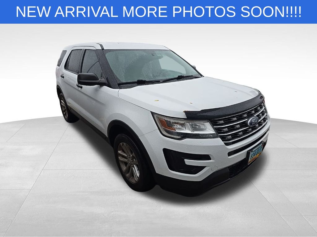2017 Ford Explorer Base photo 3