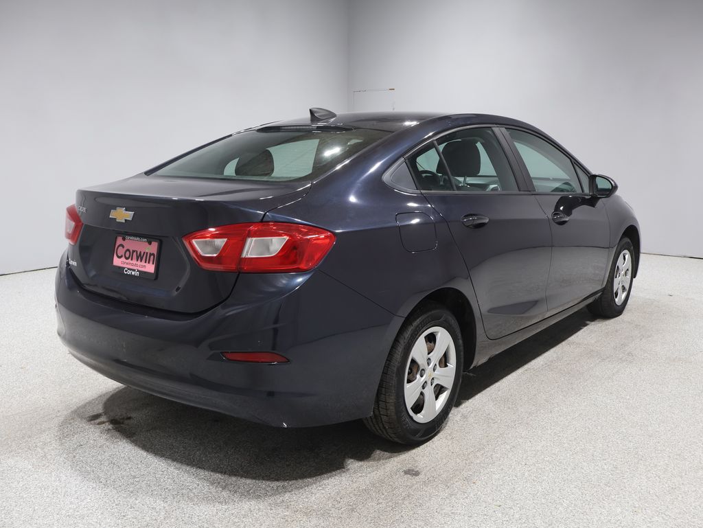 2016 Chevrolet Cruze LS photo 2