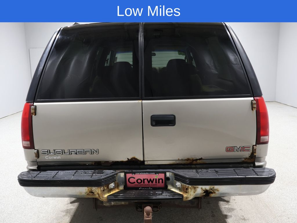 1999 Gmc Suburban SLE photo 3