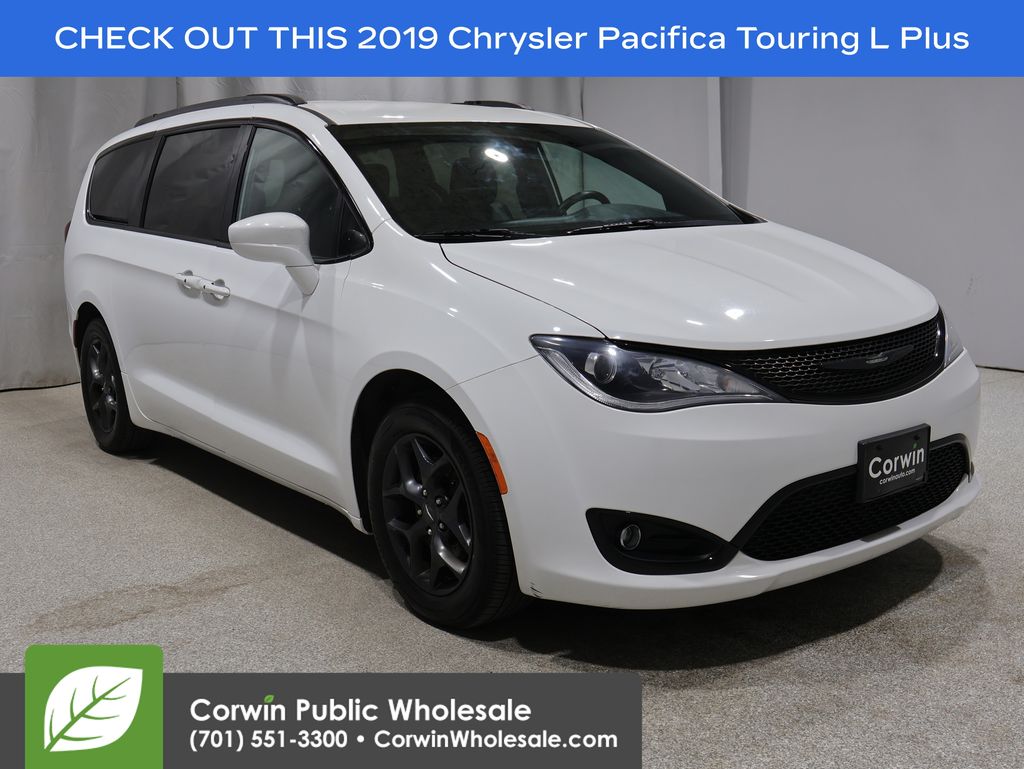 2019 Chrysler Pacifica Touring L Plus's photo
