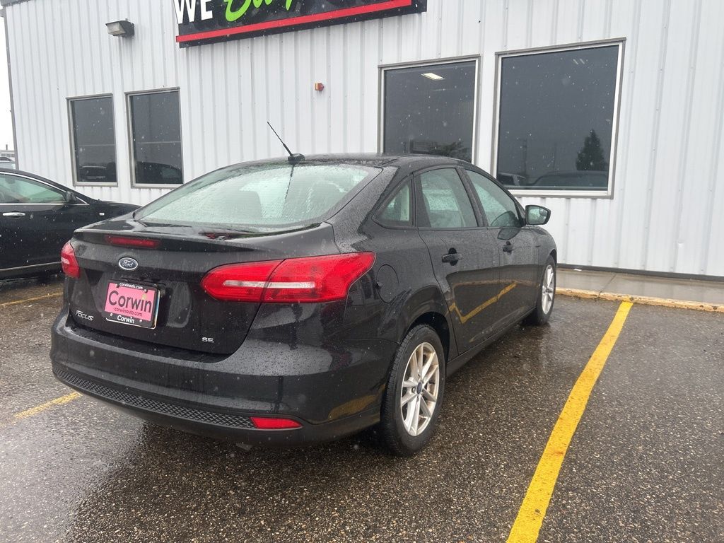 2018 Ford Focus SE photo 3