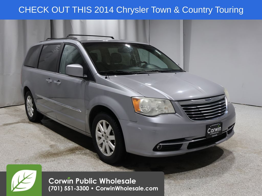 2014 Chrysler Town & Country Touring's photo