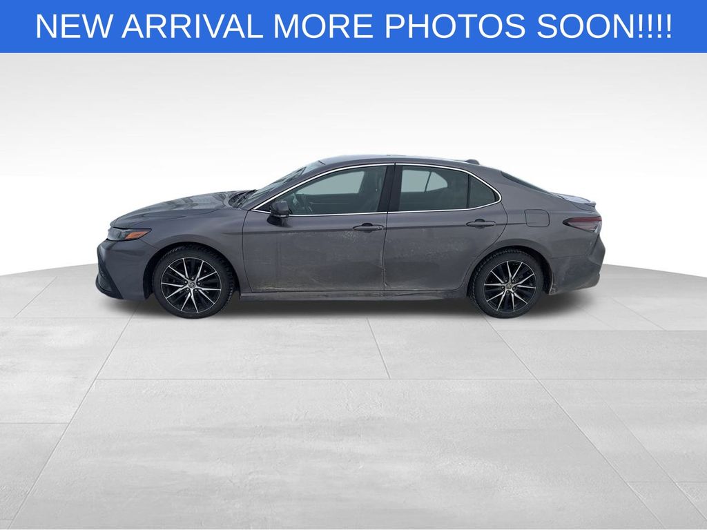 2022 Toyota Camry SE photo 4