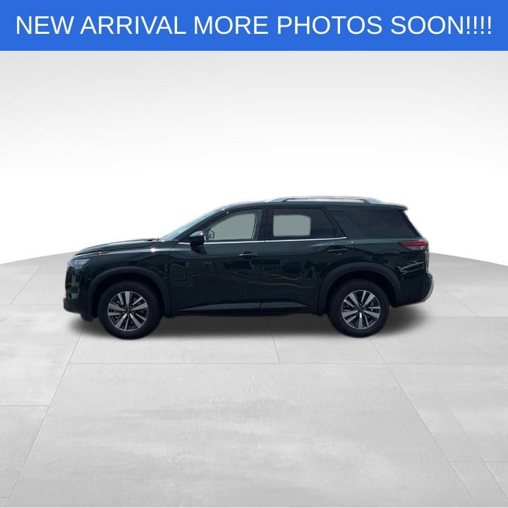 2025 Nissan Pathfinder SL photo 2