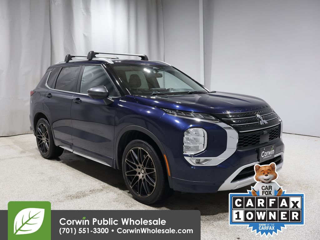 2022 Mitsubishi Outlander SE's photo