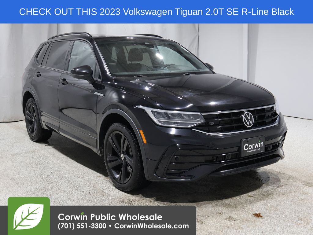 2023 Volkswagen Tiguan SE R-LINE BLACK's photo
