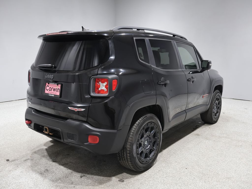 2016 Jeep Renegade Trailhawk photo 2