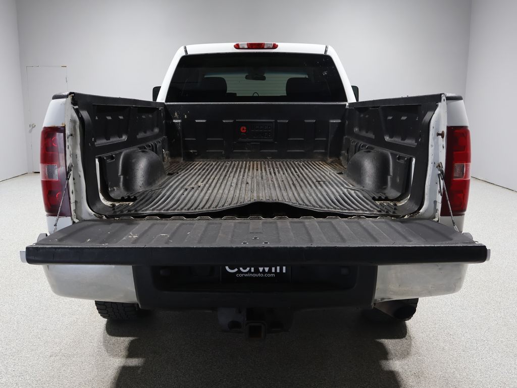 2013 Chevrolet Silverado 3500HD LT photo 4