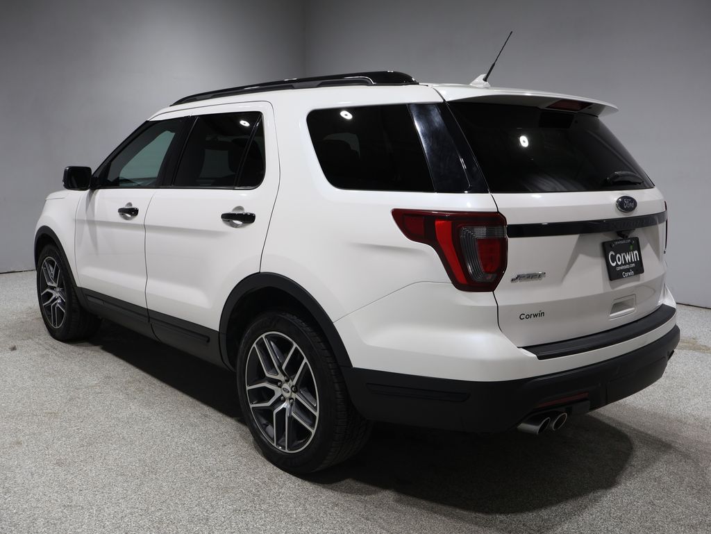 2019 Ford Explorer Sport photo 3