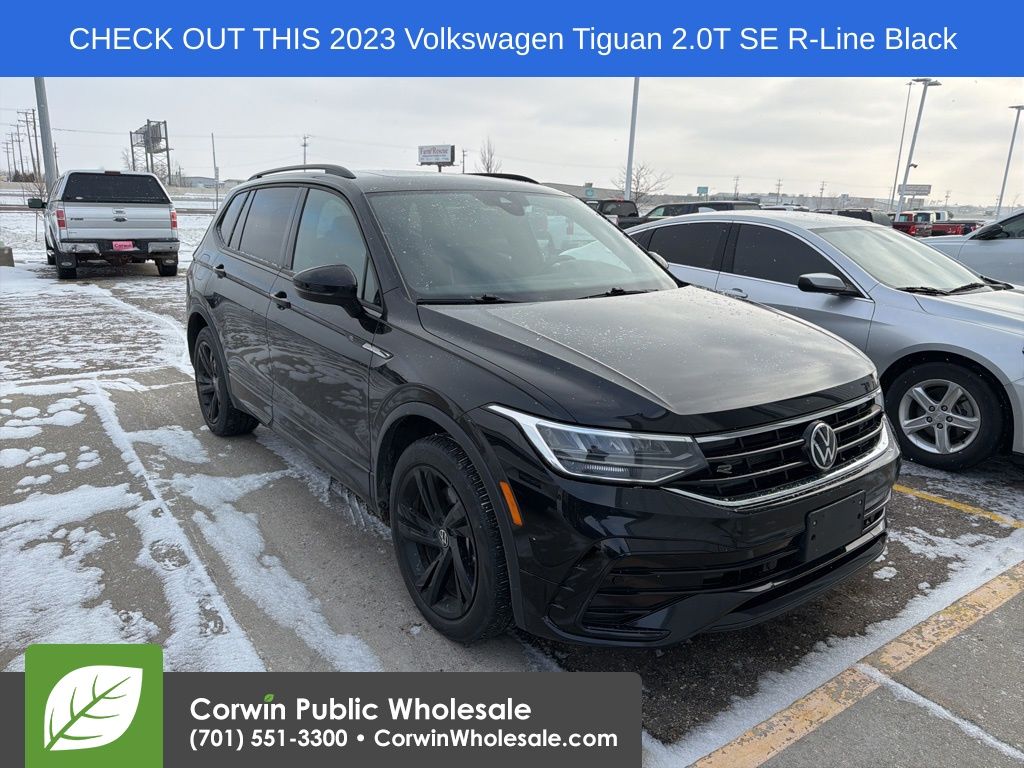2023 Volkswagen Tiguan SE R-LINE BLACK's photo