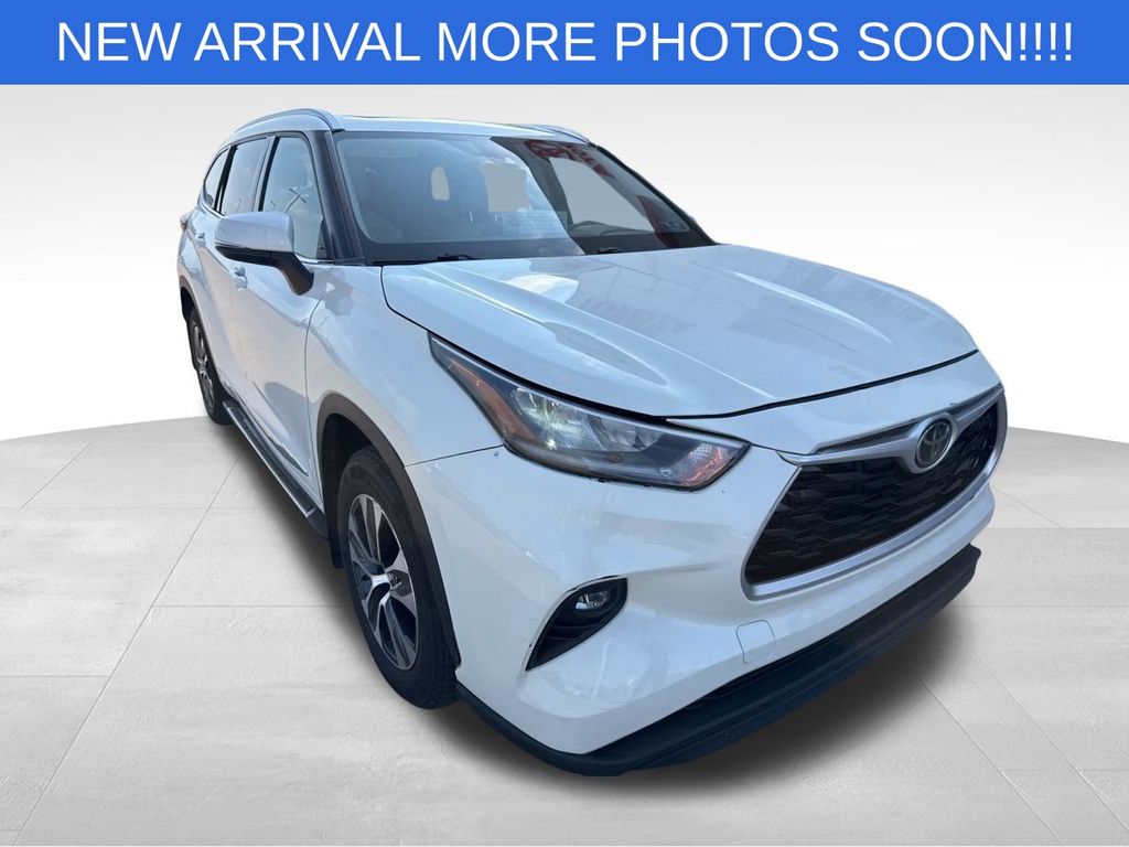 2020 Toyota Highlander XLE photo 3