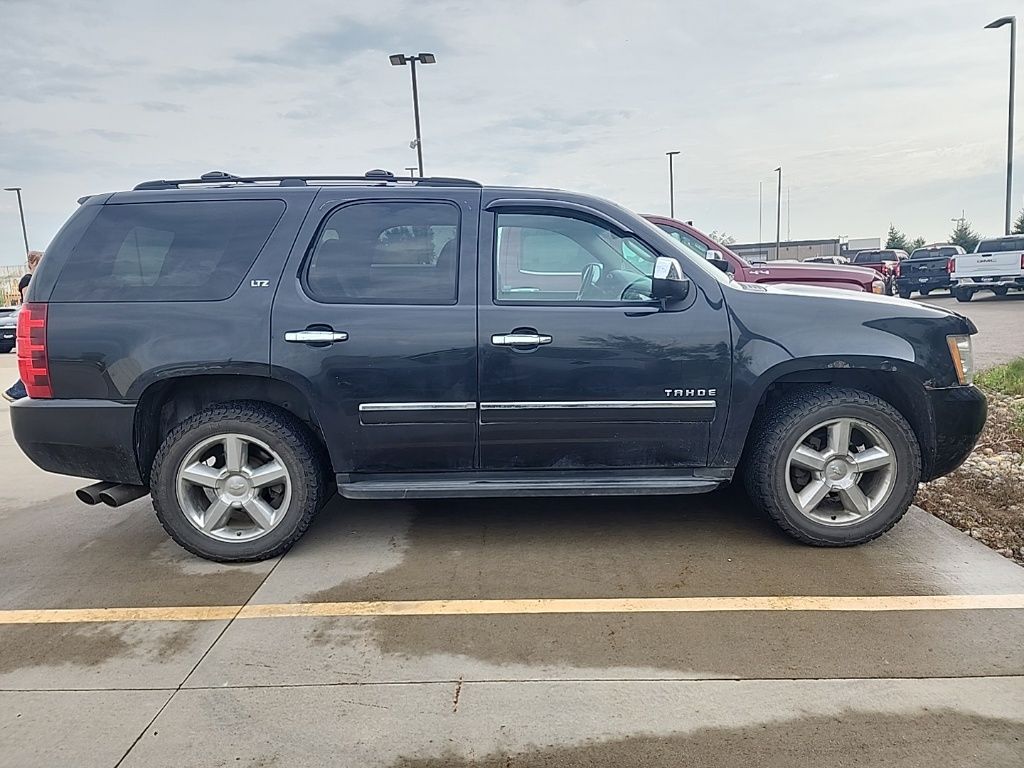 2011 Chevrolet Tahoe LTZ photo 3