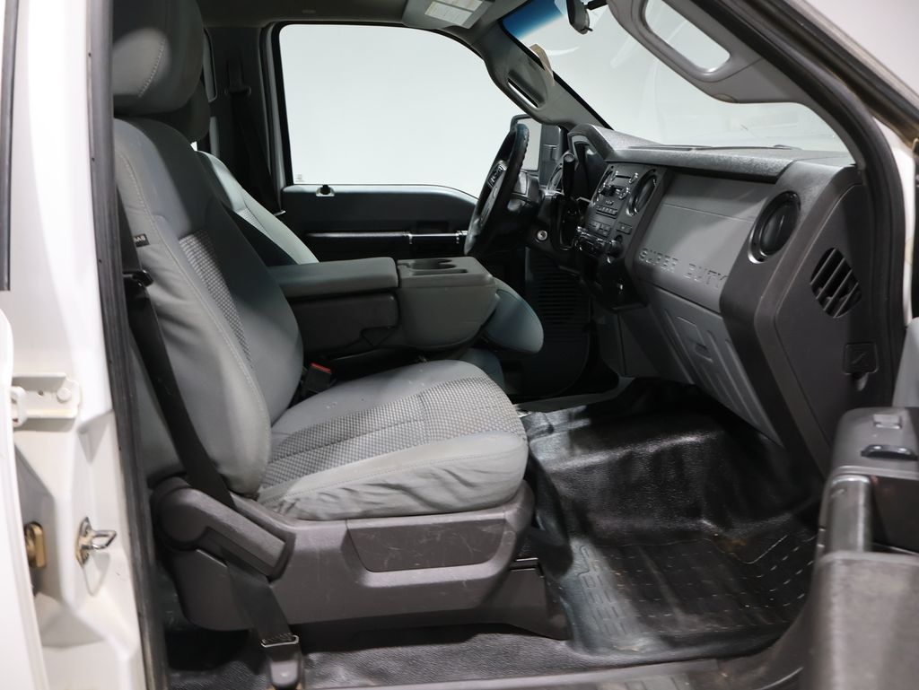 2015 Ford F-250 XLT photo 4