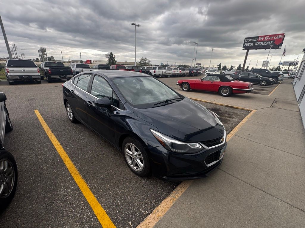 2016 Chevrolet Cruze LT photo 3