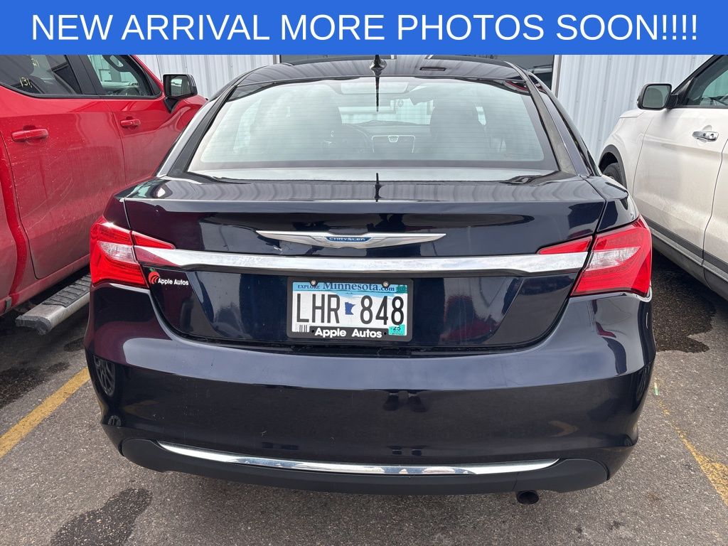 2012 Chrysler 200 Limited photo 3