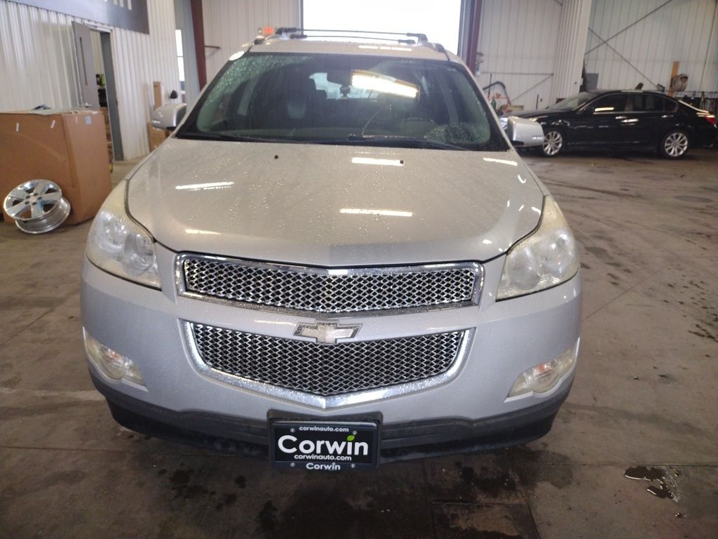 2012 Chevrolet Traverse 2LT photo 2