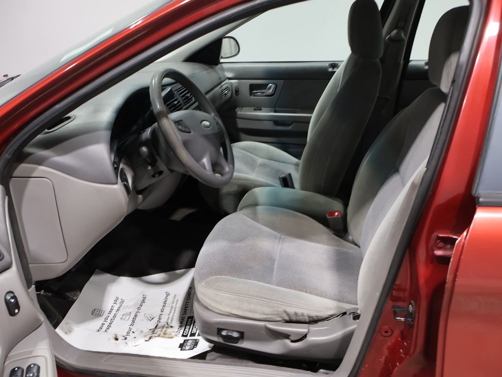 2000 Ford Taurus SE photo 2