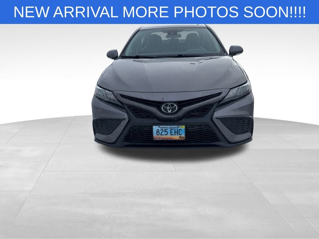 2022 Toyota Camry SE photo 2