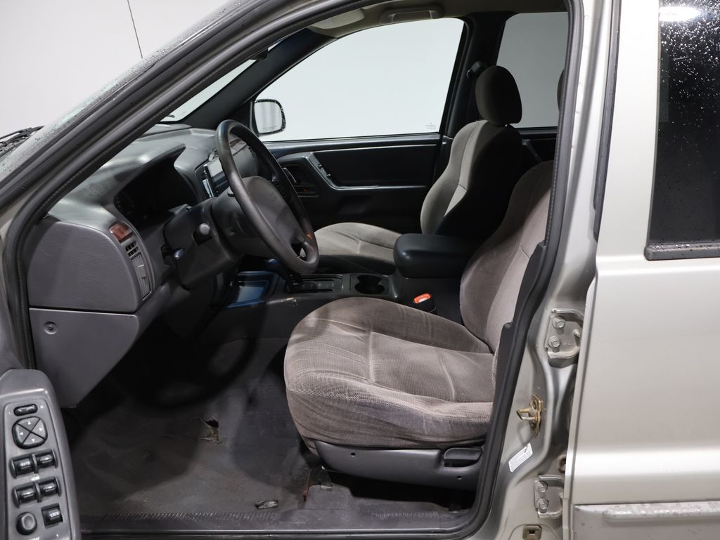 Used 2000 Jeep Grand Cherokee Laredo with VIN 1J4GW48S0YC340747 for sale in Fargo, ND