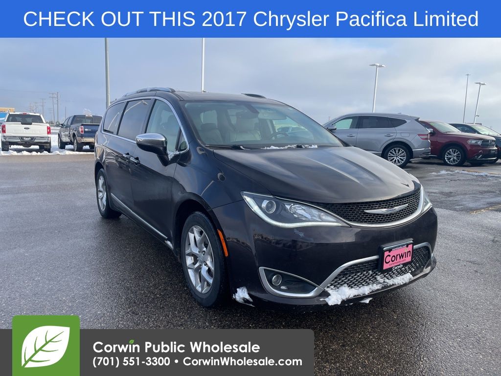 2017 Chrysler Pacifica Limited's photo