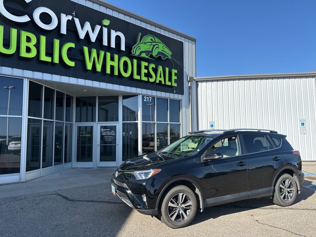 2016 Toyota RAV4 XLE photo 2
