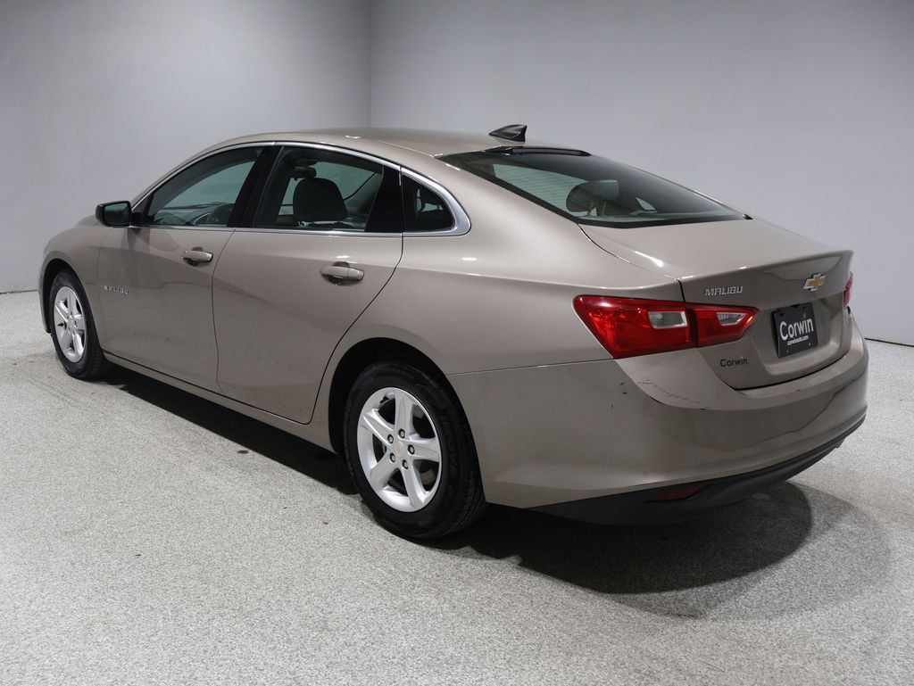 2023 Chevrolet Malibu photo 2
