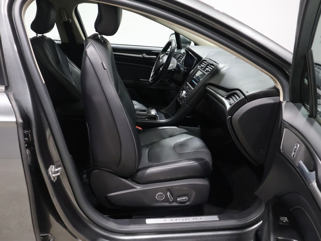 2017 Ford Fusion Titanium photo 4